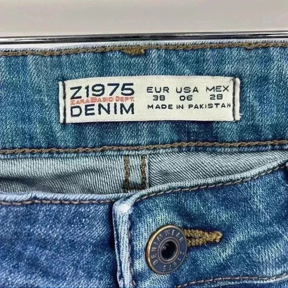 Zara Z1975 Women's Blue Denim Mid Rise Raw Hem‎ Distressed Jeans Size 6 - Picture 10 of 10